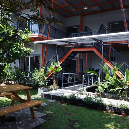 Ndalem Sorogenen Guesthouse Yogyakarta Dış mekan fotoğraf
